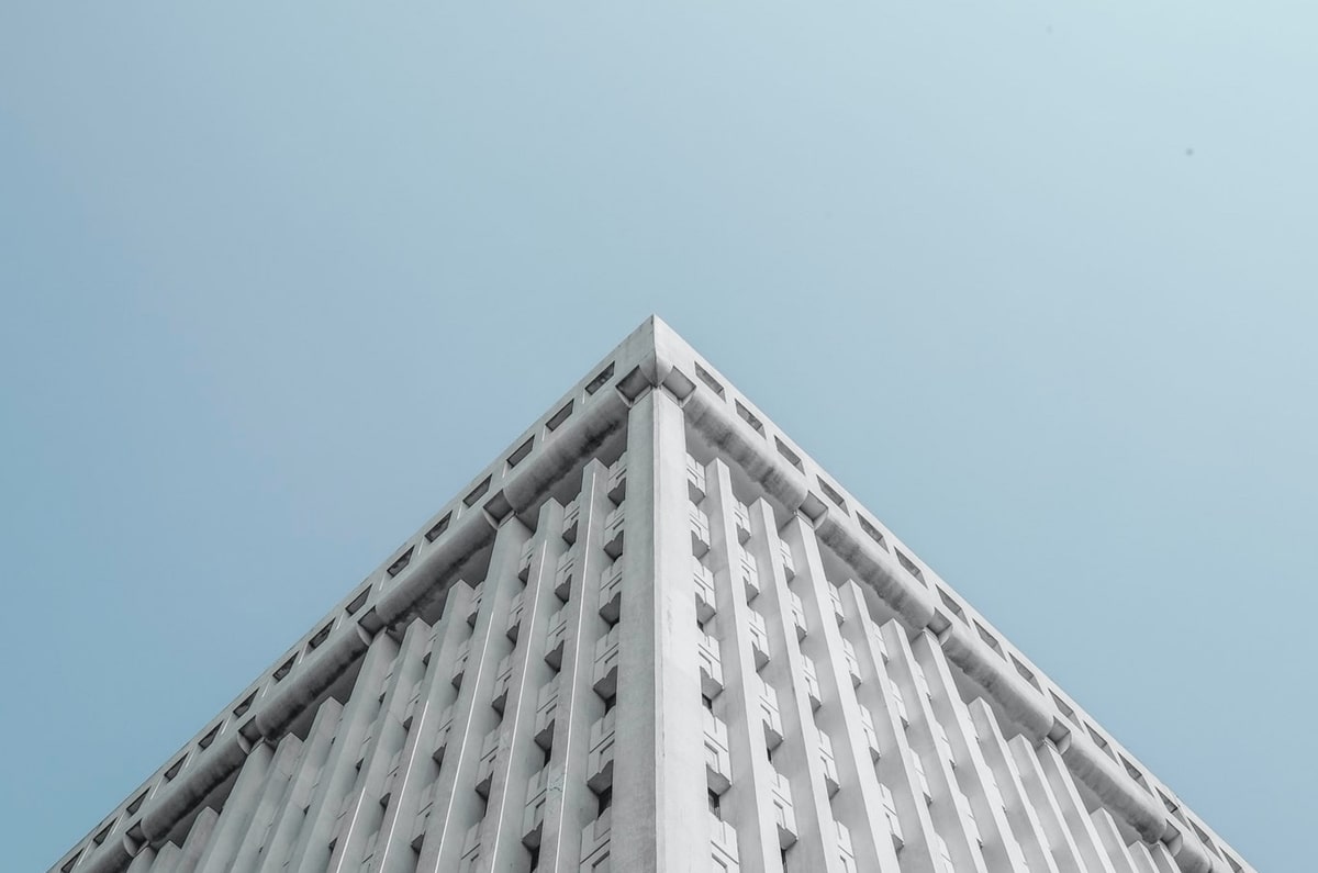 “他是牺牲品！”——皇马不敌曼城深陷危机 金球奖得主为裘德·贝林厄姆的态度辩护