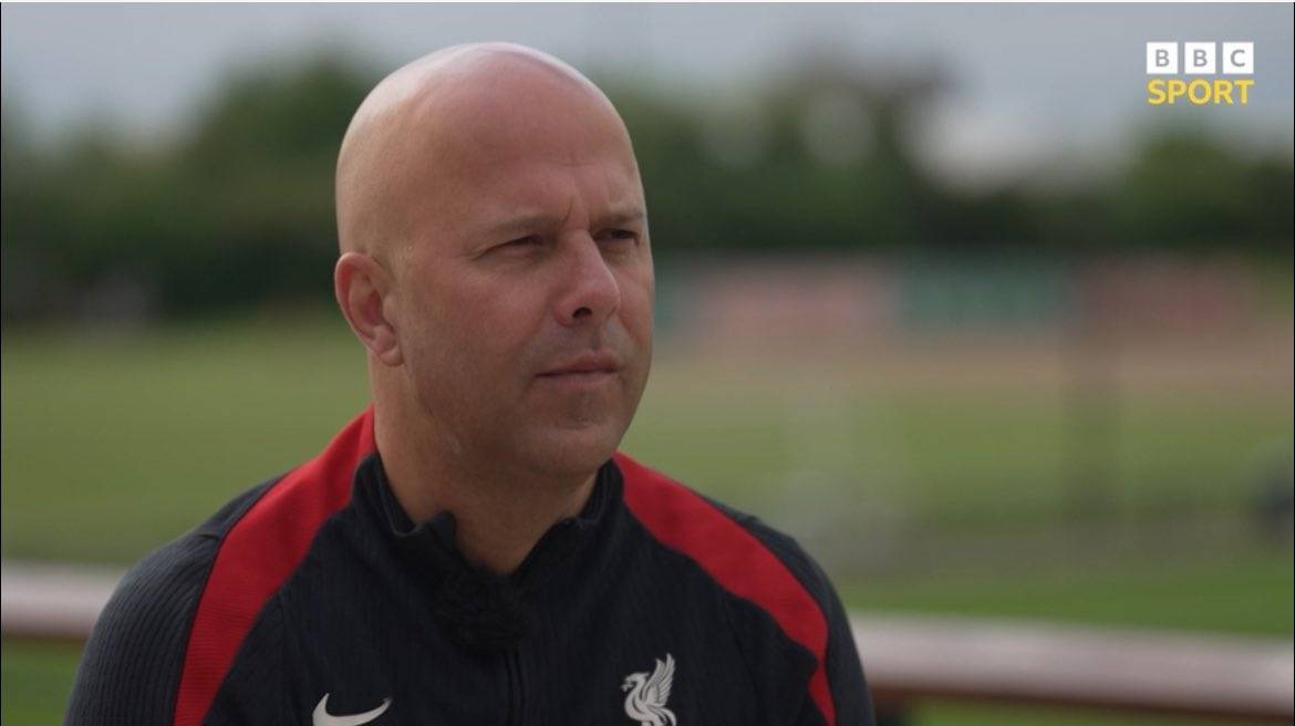 斯洛特回应阿尔特塔言论：联赛夺冠靠实力 欧冠才需运气